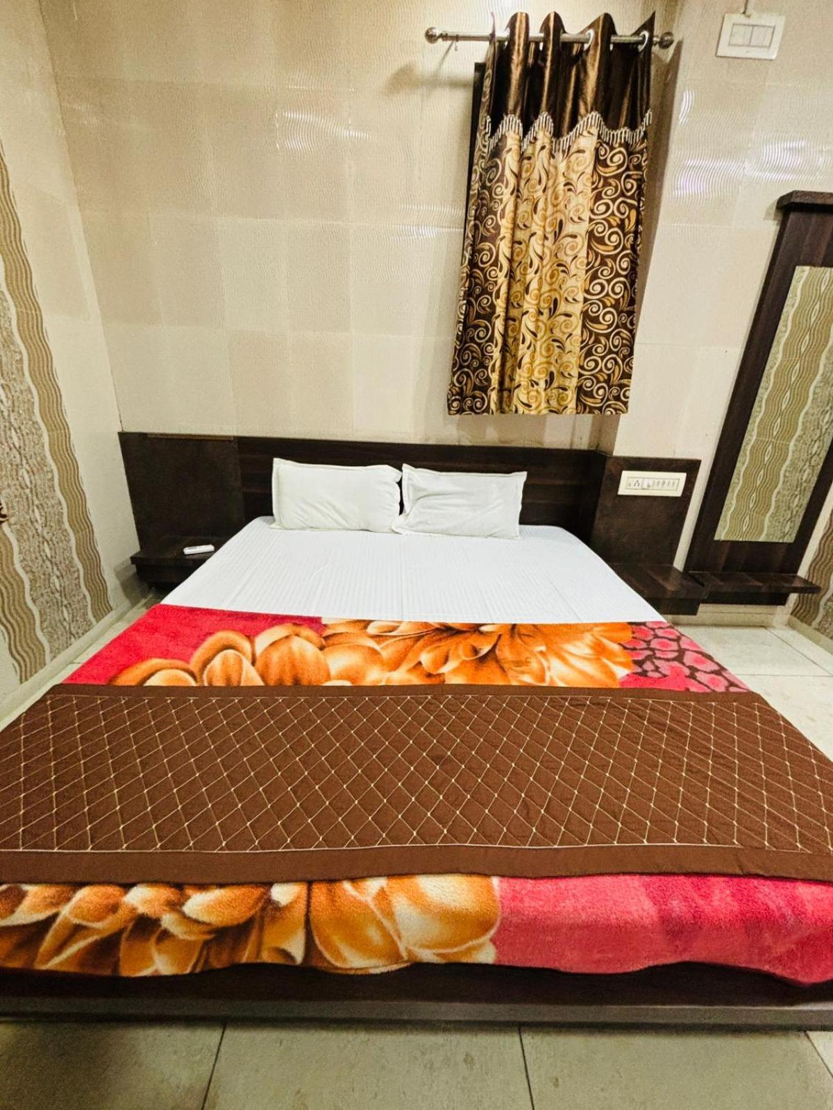 Hotel Shree Nath - 200 Meters From Dwarkadhish Temple Buitenkant foto