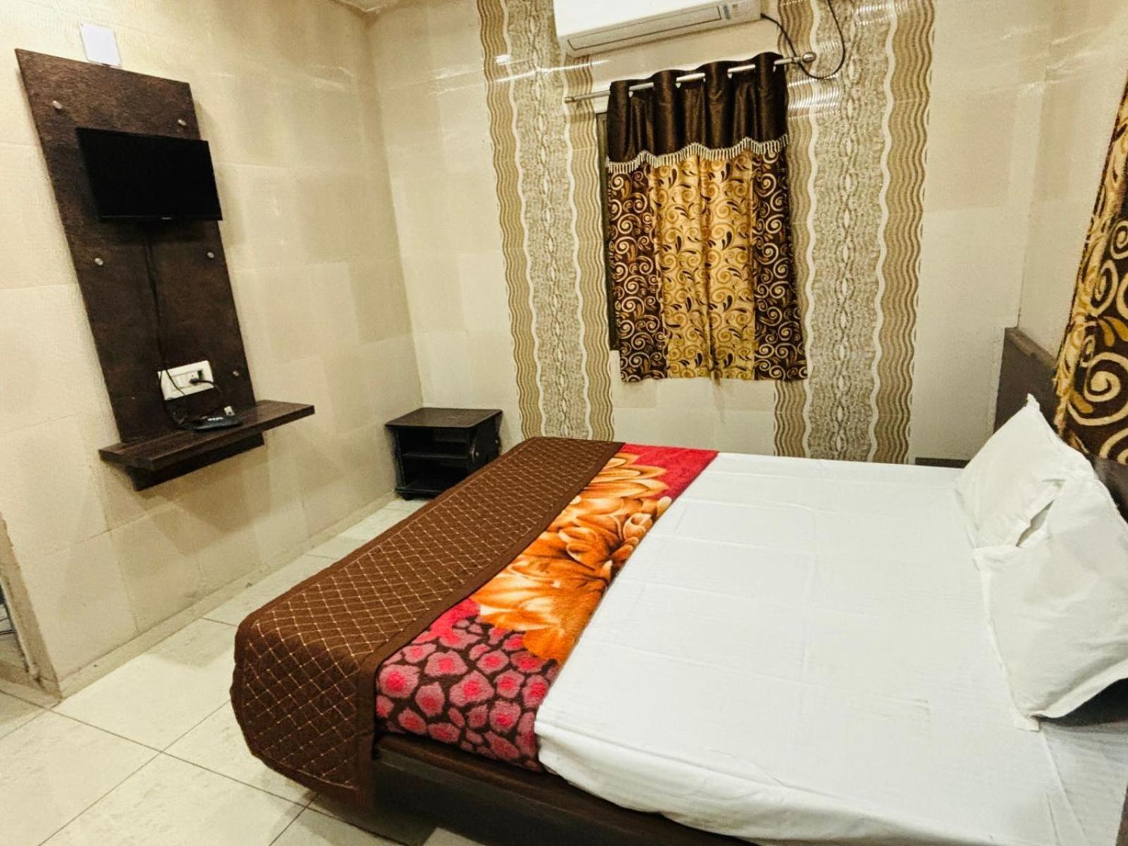 Hotel Shree Nath - 200 Meters From Dwarkadhish Temple Buitenkant foto